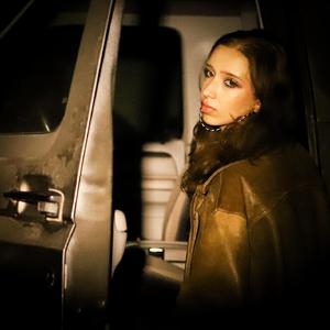 美女老师用丝袜踩我的🐔出精子的照片
